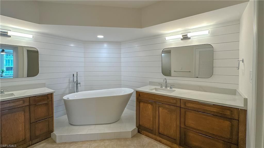 4251 Gulf Shore Blvd N, Unit 18A, Naples, FL 34103 Photo