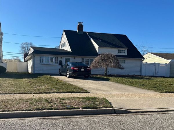 12 Wisteria Lane, Wantagh, NY 11793