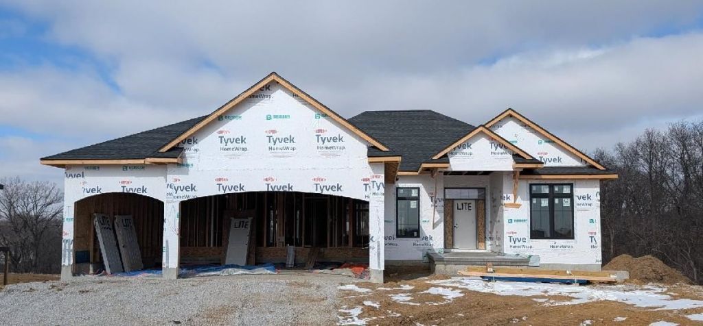 3067 Ridgeview Cir, Coralville, IA 52241 Main Photo