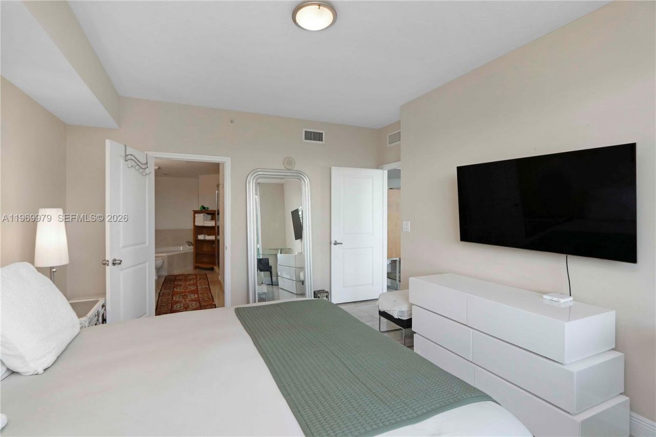 7910 Harbor Island Dr , Unit 405, North Bay Village, FL 33141 Photo