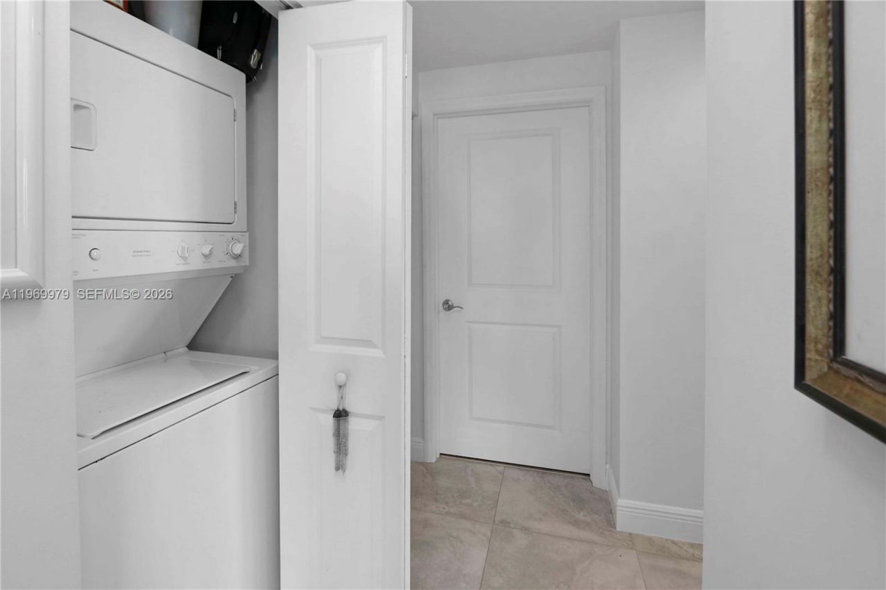 7910 Harbor Island Dr , Unit 405, North Bay Village, FL 33141 Photo