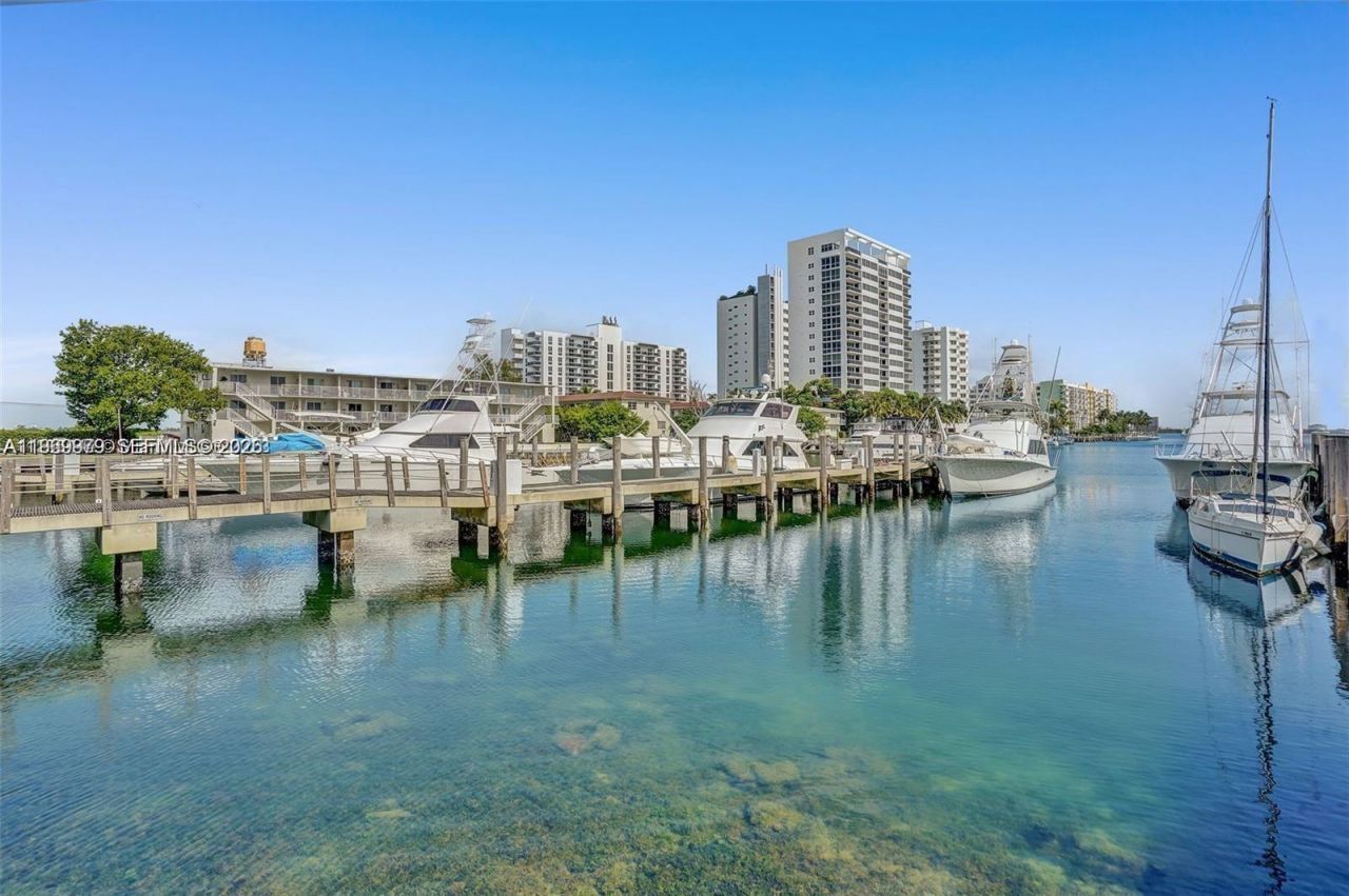 7910 Harbor Island Dr , Unit 405, North Bay Village, FL 33141 Photo