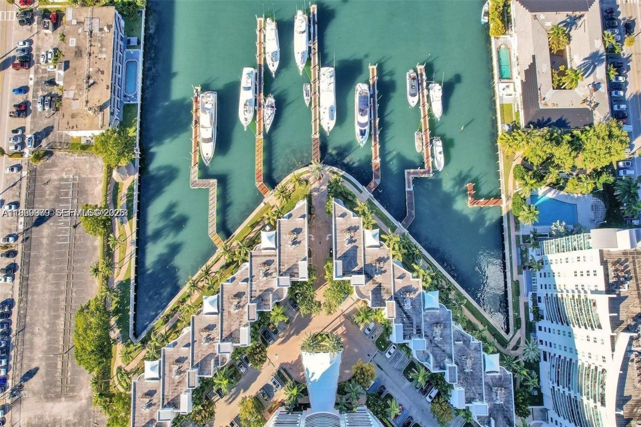 7910 Harbor Island Dr , Unit 405, North Bay Village, FL 33141 Photo