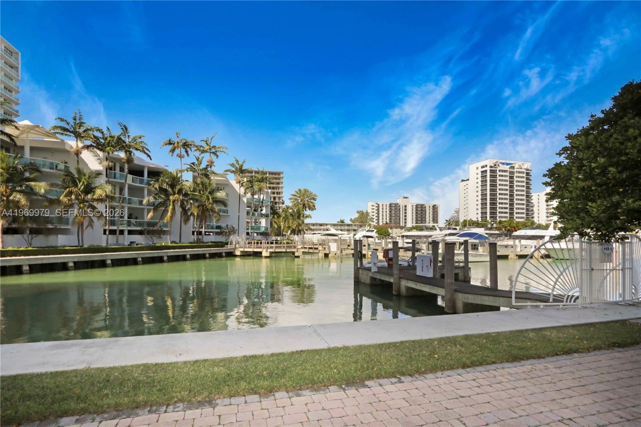 7910 Harbor Island Dr , Unit 405, North Bay Village, FL 33141 Photo