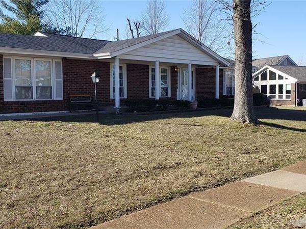 5373 Chatfield Drive, Oakville, MO 63129