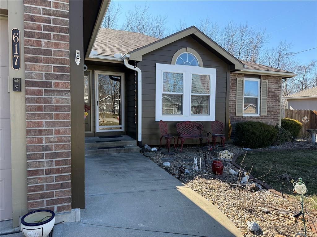 617 Oakwood Street, Harrisonville, MO 64701 Main Photo