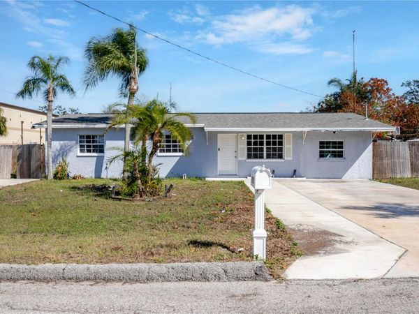 8725 N 52ND STREET, TAMPA, FL 33617