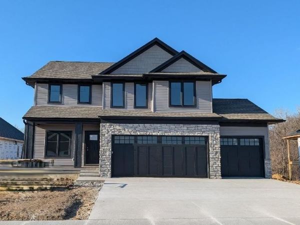 3073 Ridgeview Cir, Coralville, IA 52241