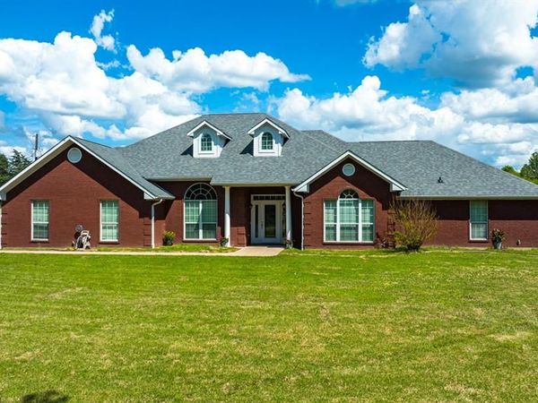 1083 County Road 2400, Mount Pleasant, TX 75455