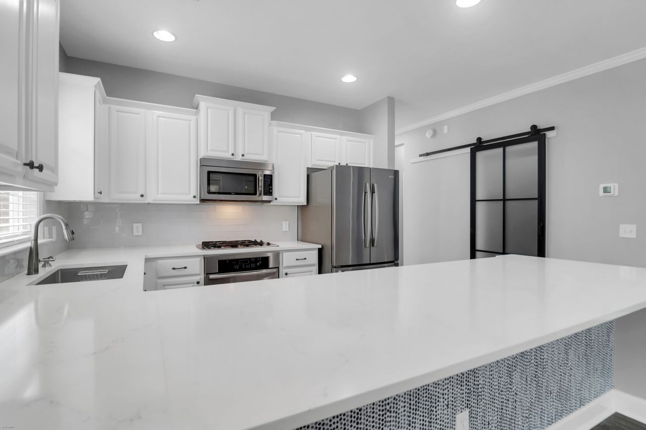 2380 Kings Gate Lane Photo 10