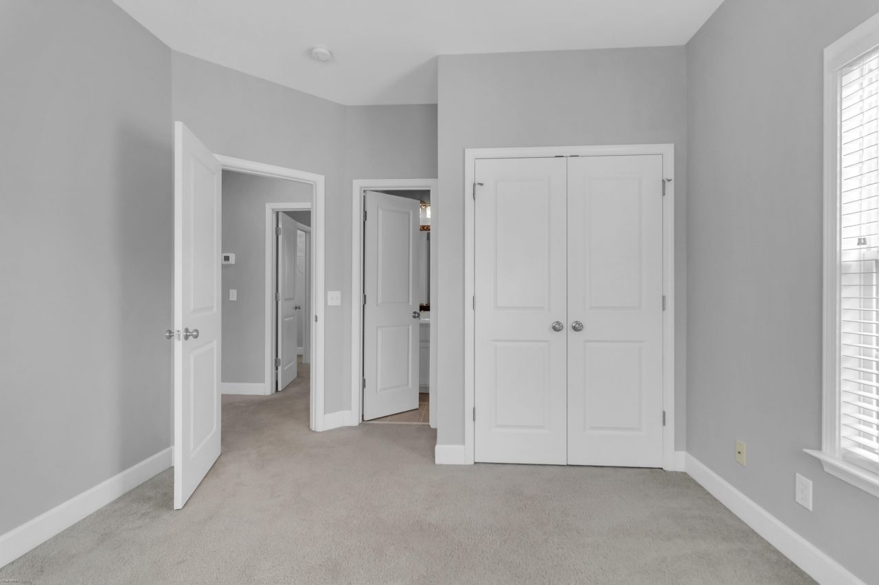 2380 Kings Gate Lane Photo 32