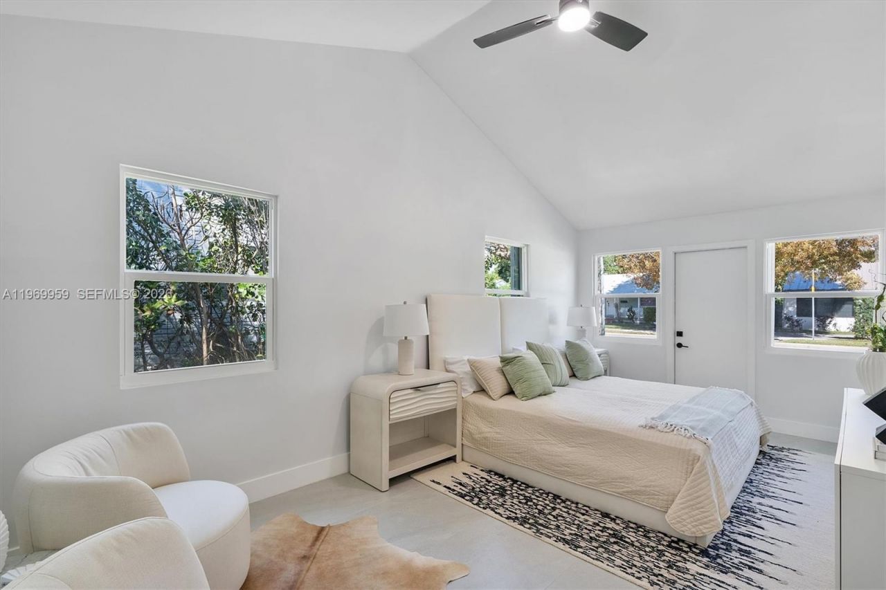 560 NE 110th Ter, Miami, FL 33161 Photo