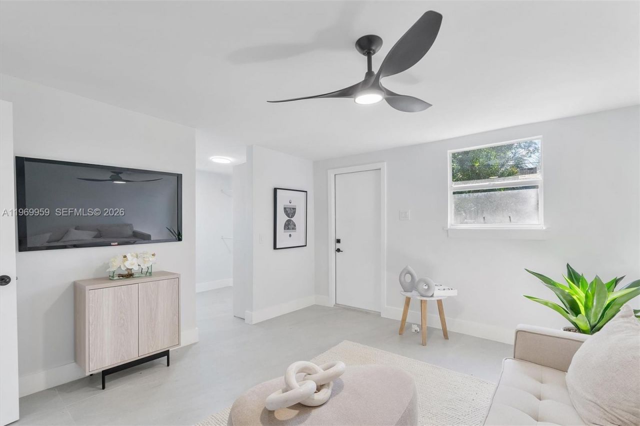 560 NE 110th Ter, Miami, FL 33161 Photo