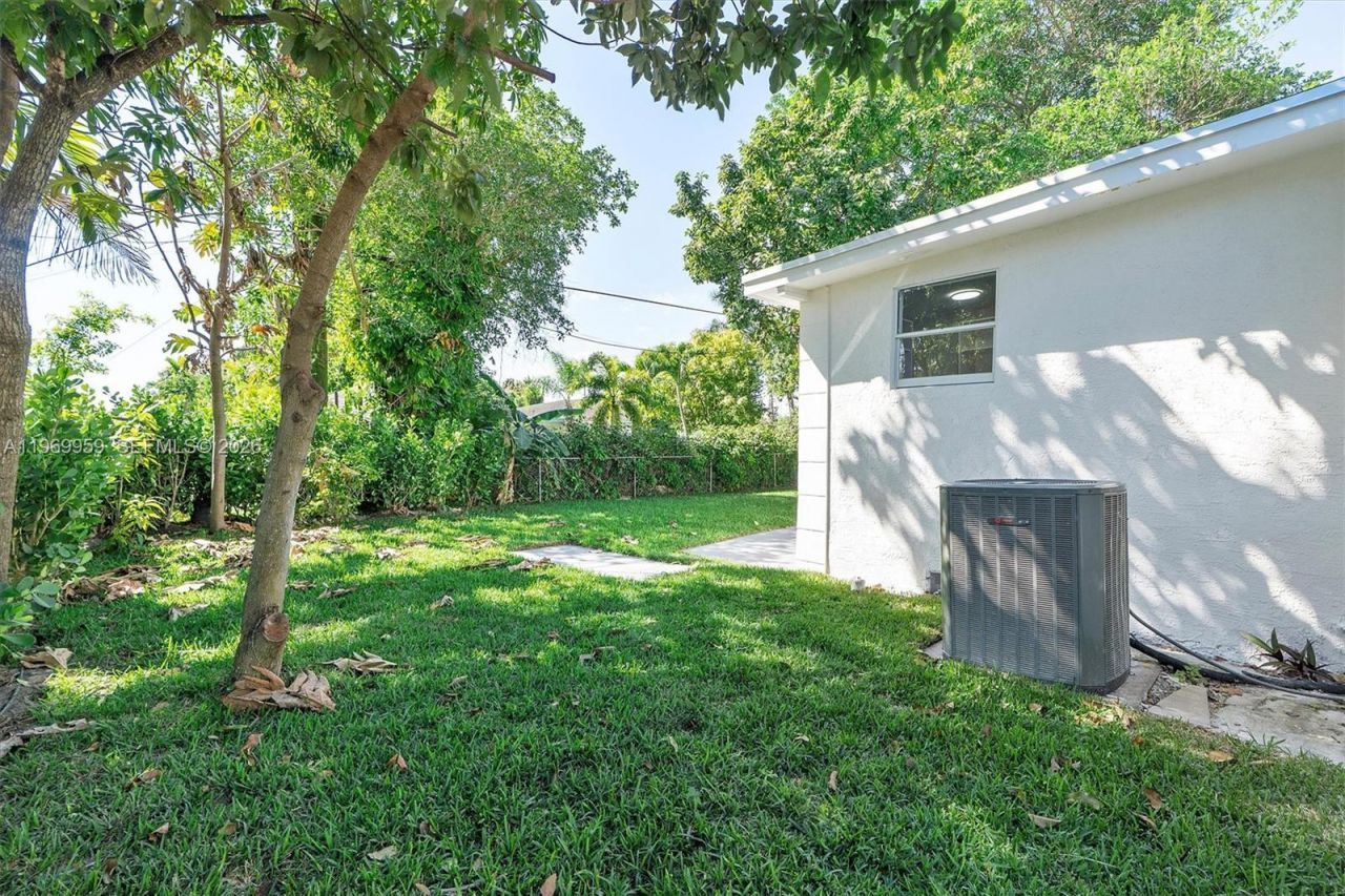 560 NE 110th Ter, Miami, FL 33161 Photo