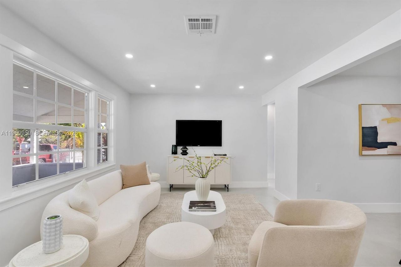 560 NE 110th Ter, Miami, FL 33161 Photo