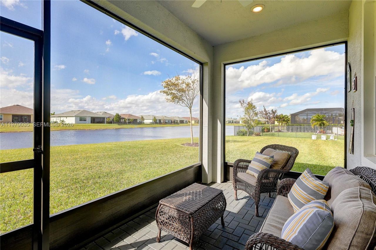 548 SE Plumeria Dr, Port Saint Lucie, FL 34984 Photo