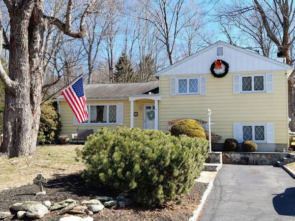 32 Woodland Boulevard, Cortlandt Manor, NY 10567