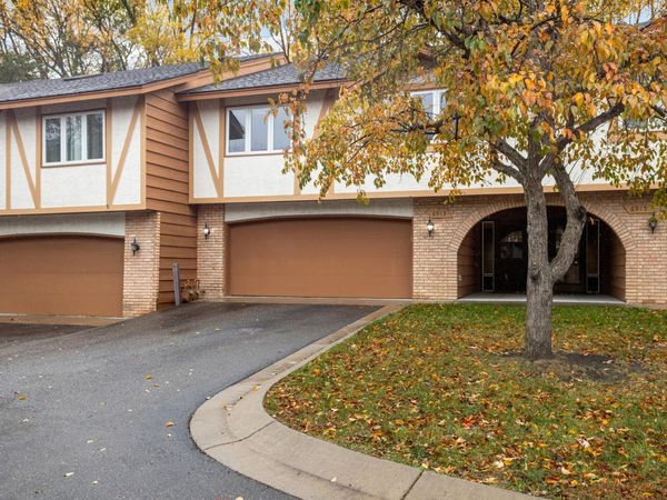 6913 Edenvale Boulevard, Eden Prairie, MN 55346