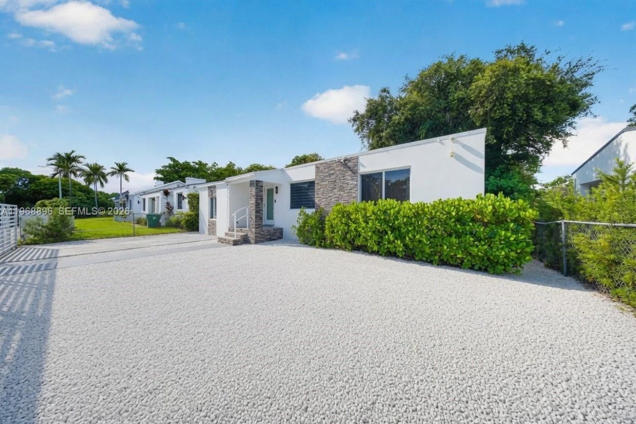 231 NW 44th St, Miami, FL 33127 Photo