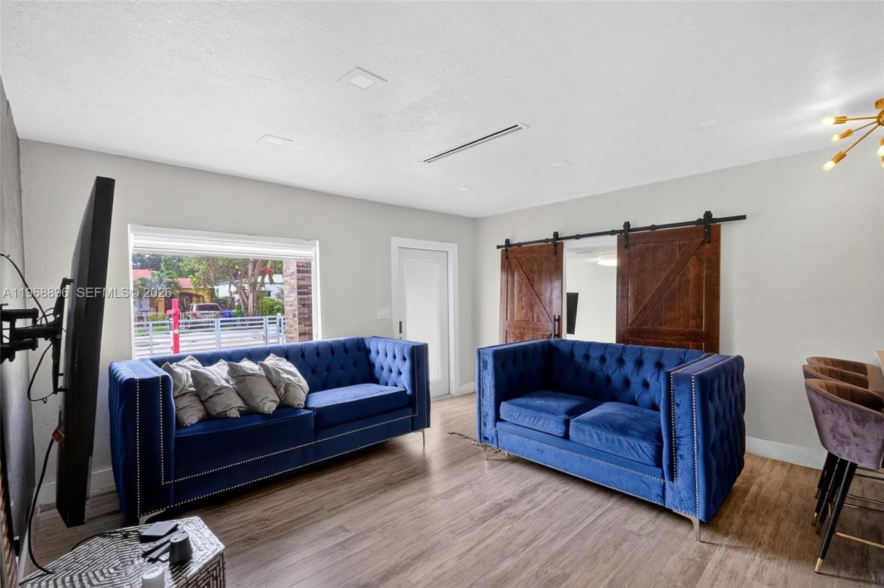 231 NW 44th St , Miami, FL 33127 Photo