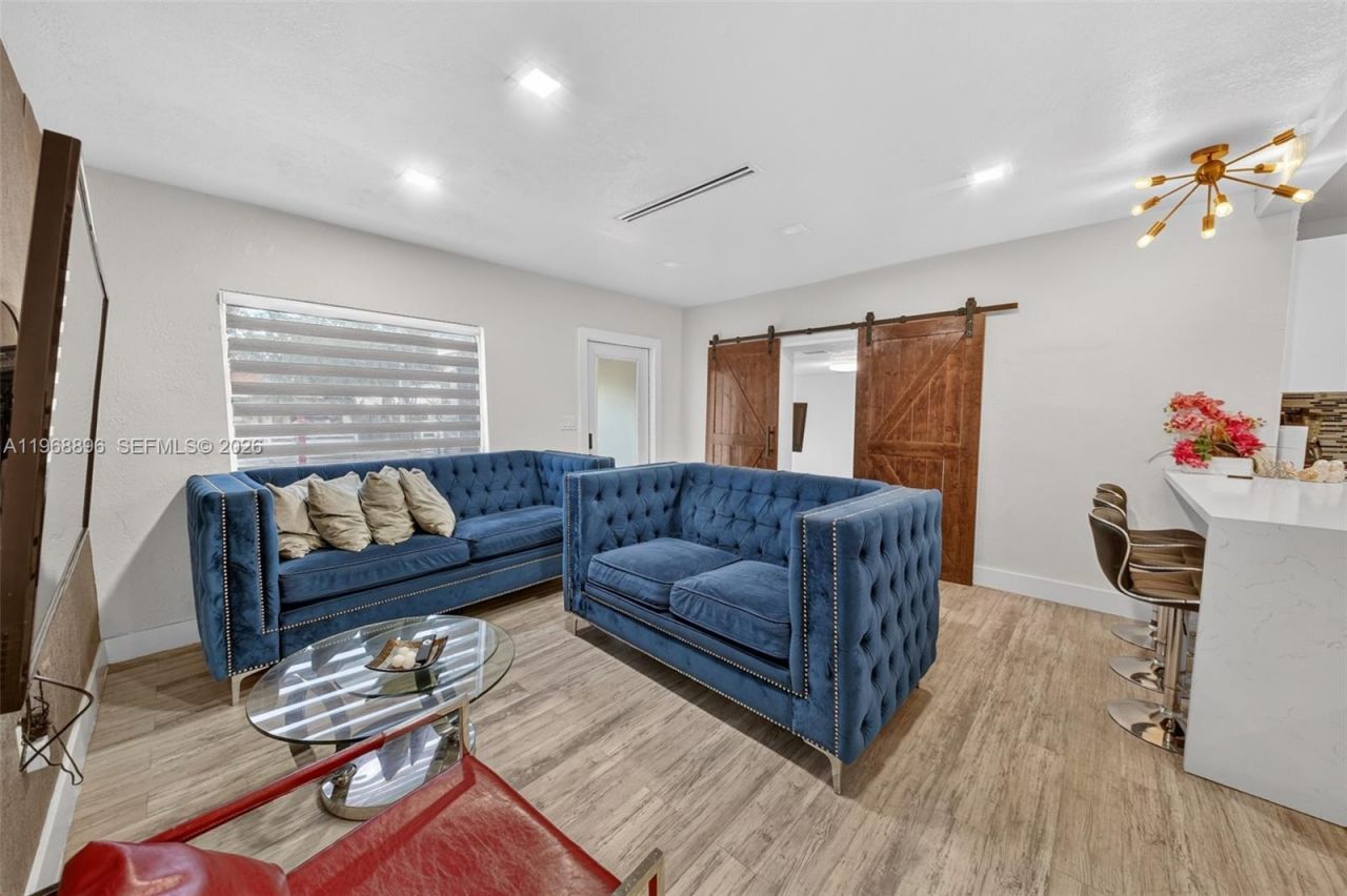 231 NW 44th St, Miami, FL 33127 Photo