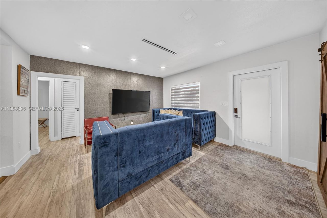 231 NW 44th St, Miami, FL 33127 Photo