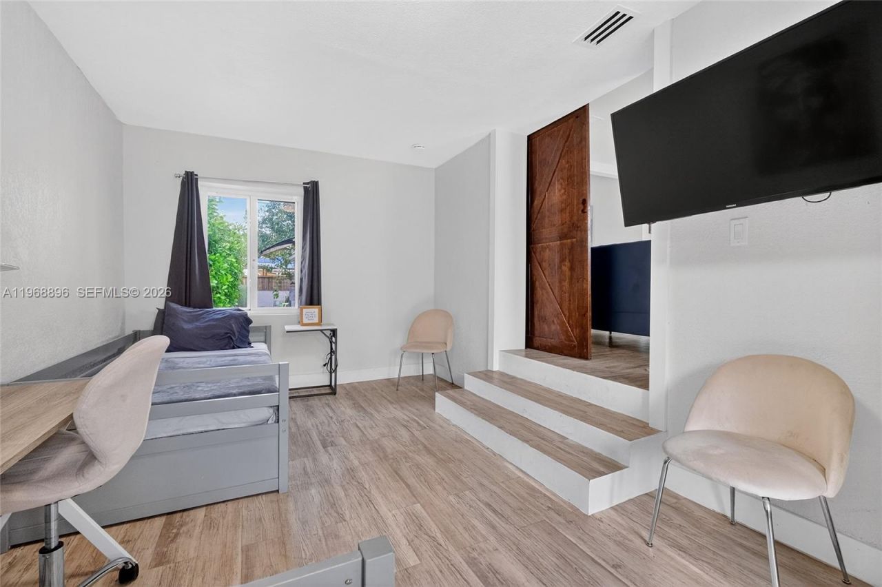 231 NW 44th St , Miami, FL 33127 Photo