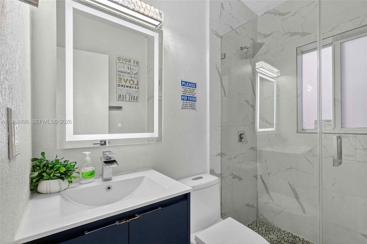 231 NW 44th St , Miami, FL 33127 Photo