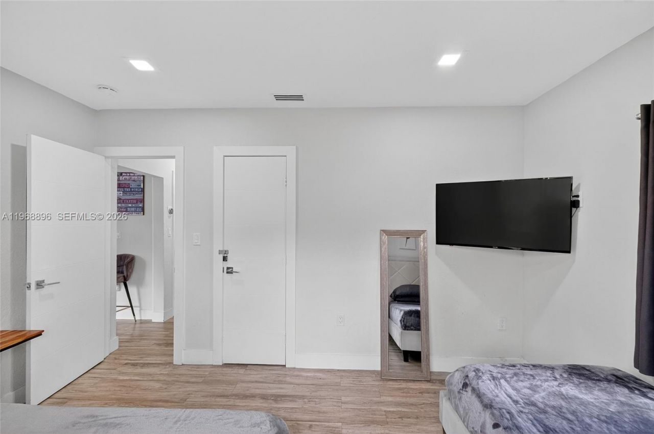 231 NW 44th St , Miami, FL 33127 Photo