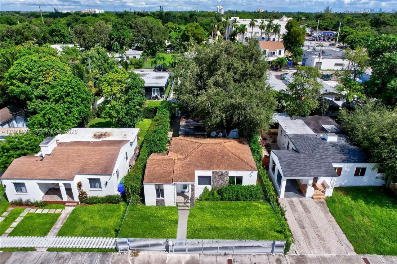 231 NW 44th St , Miami, FL 33127 Photo