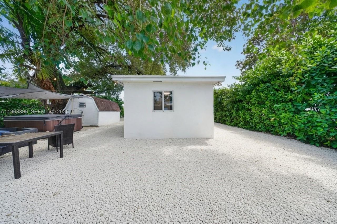 231 NW 44th St, Miami, FL 33127 Photo