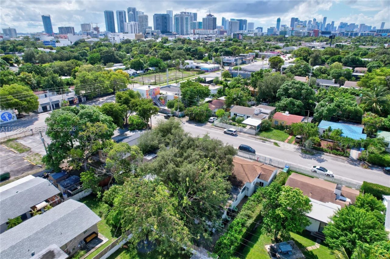 231 NW 44th St , Miami, FL 33127 Photo