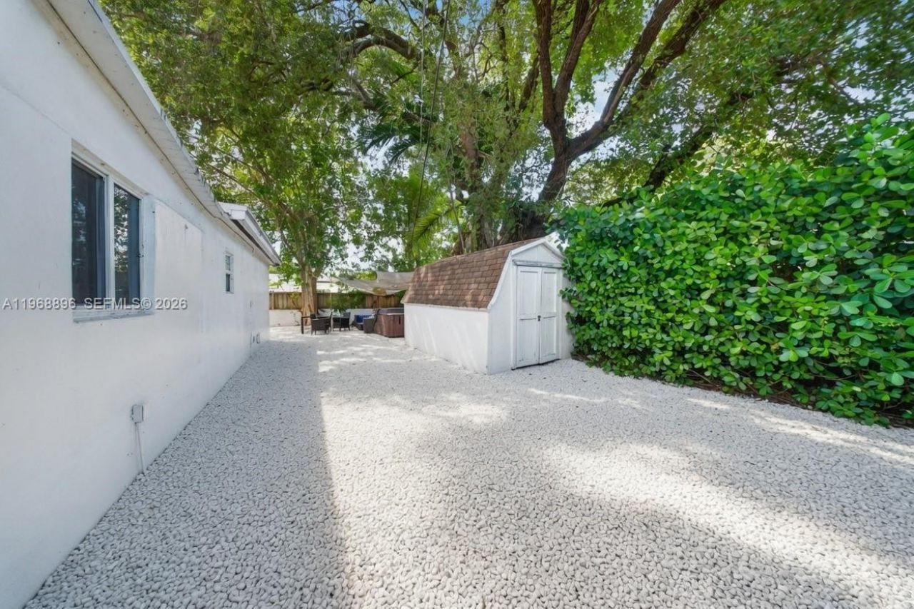 231 NW 44th St, Miami, FL 33127 Photo