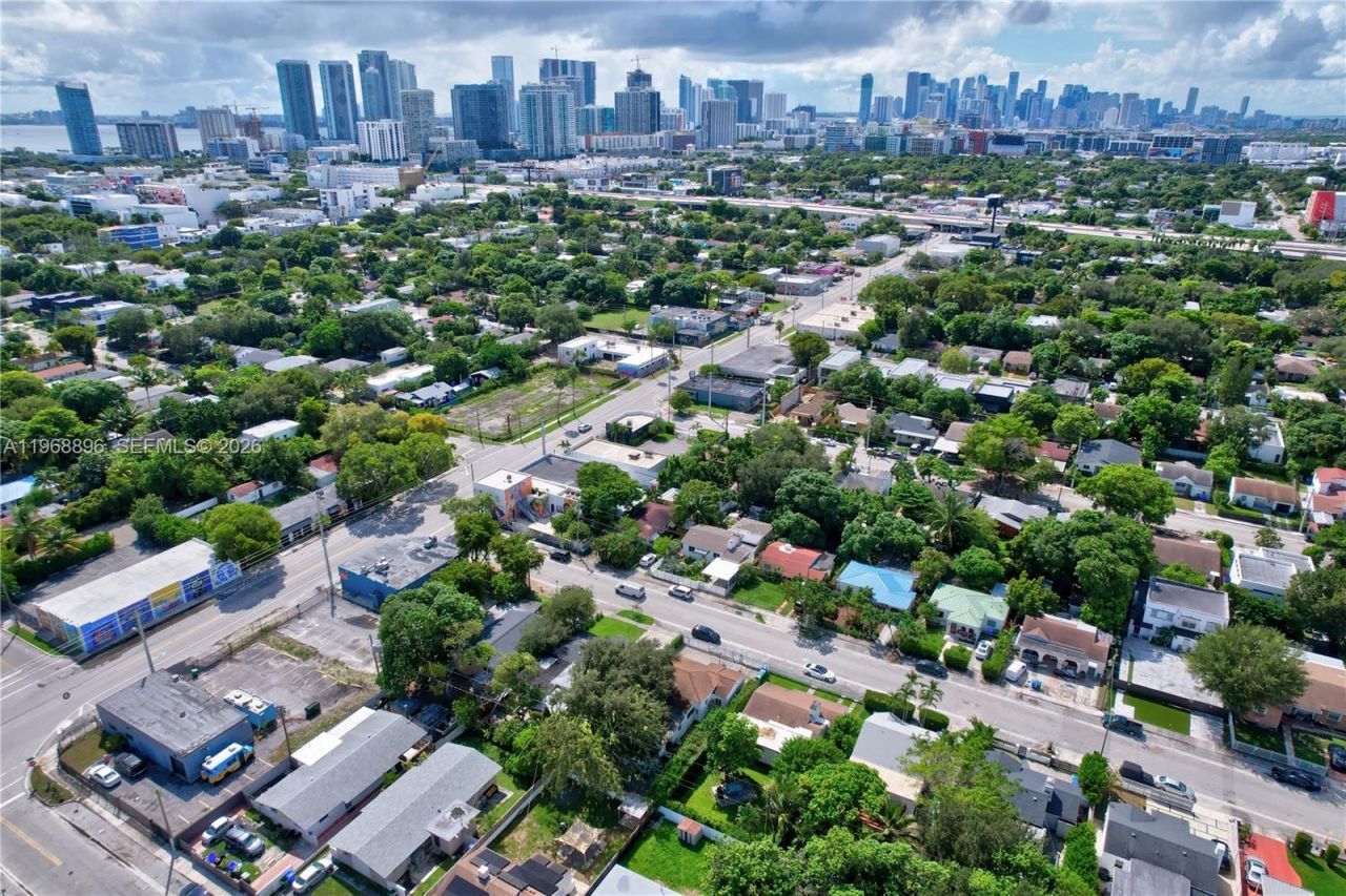 231 NW 44th St , Miami, FL 33127 Photo