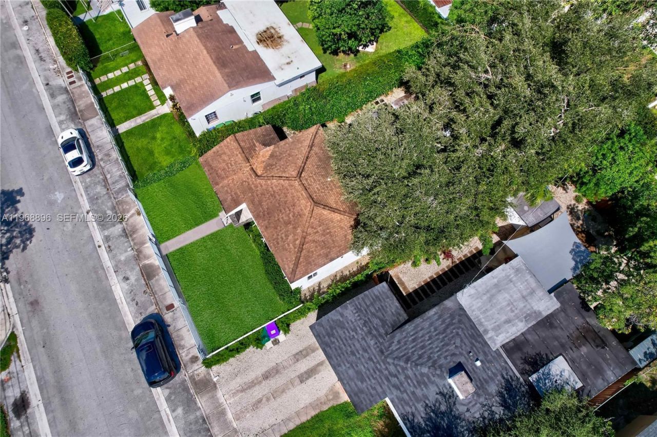 231 NW 44th St , Miami, FL 33127 Photo