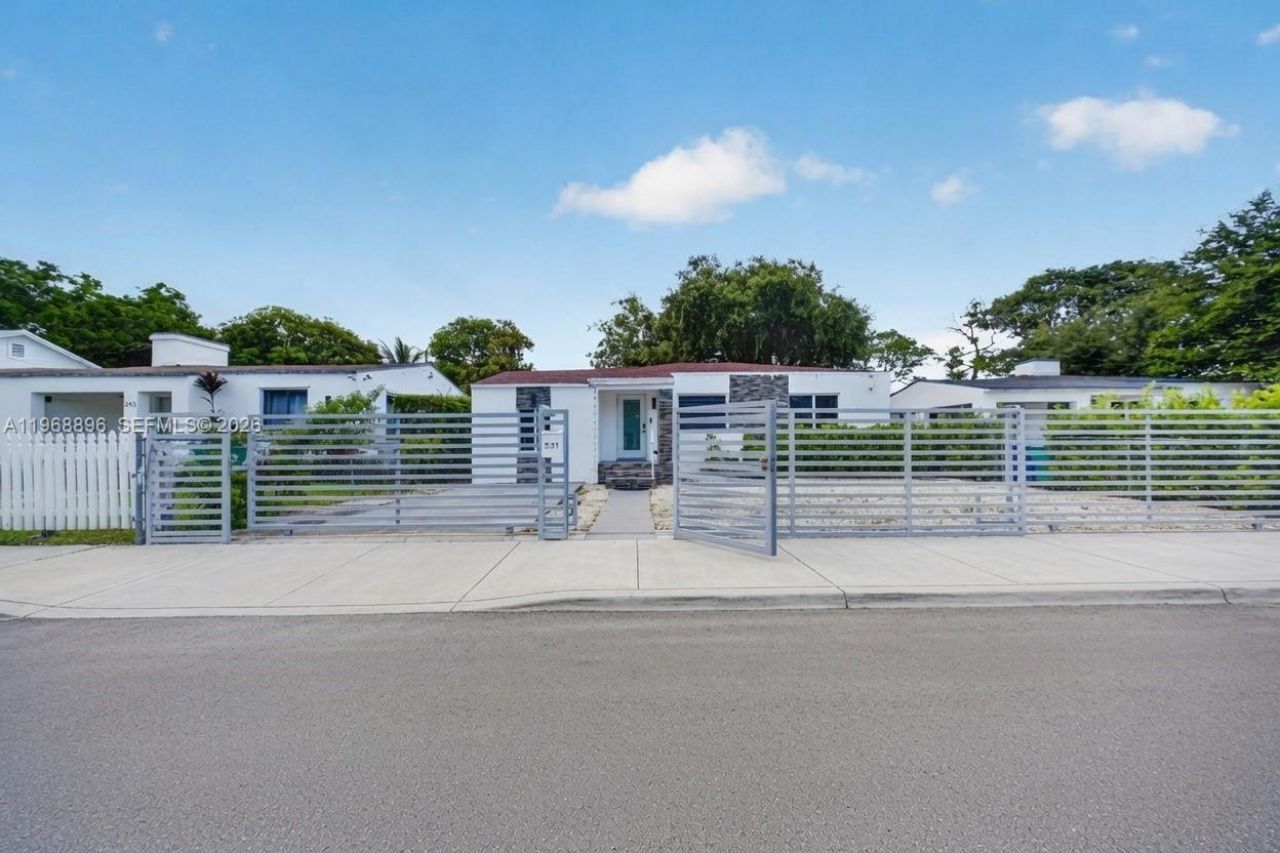 231 NW 44th St, Miami, FL 33127 Photo