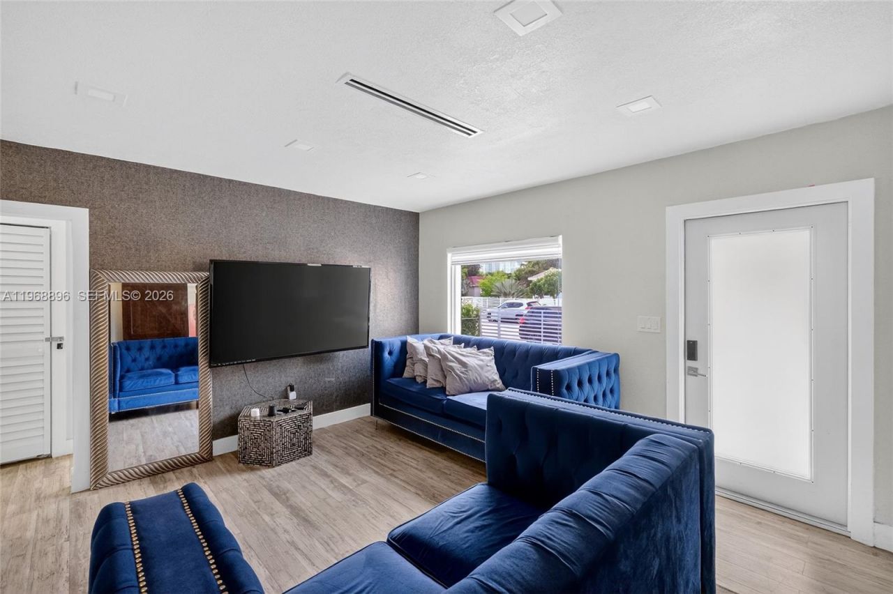 231 NW 44th St , Miami, FL 33127 Photo