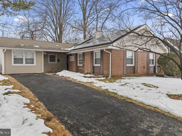 24 PILGRIM LANE, WILLINGBORO, NJ 08046