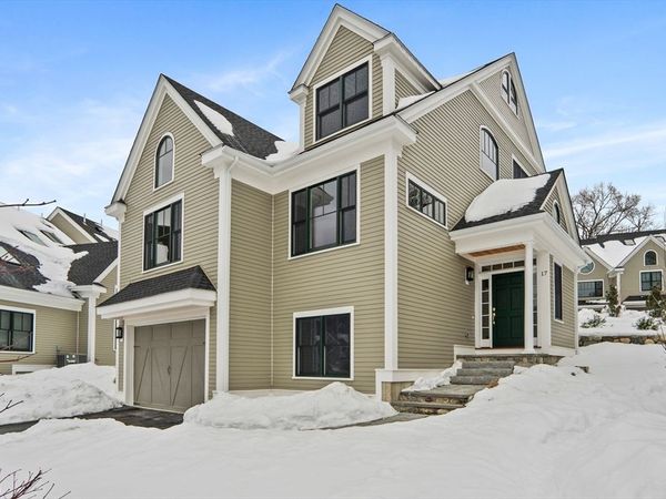 17 Courtyard Place, Unit 17, Reading, MA 01867