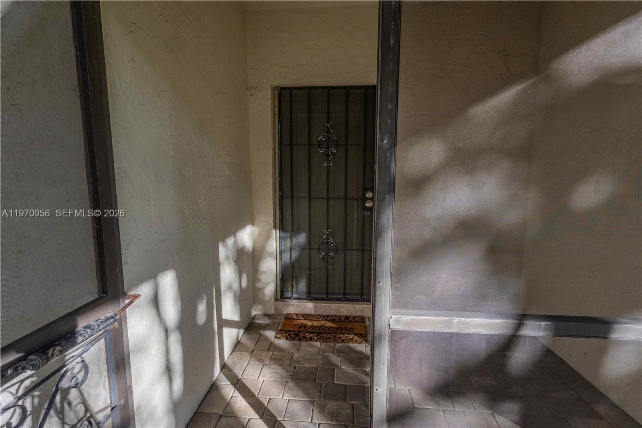 8931 N New River Canal Rd, Unit 1E, Plantation, FL 33324 Photo