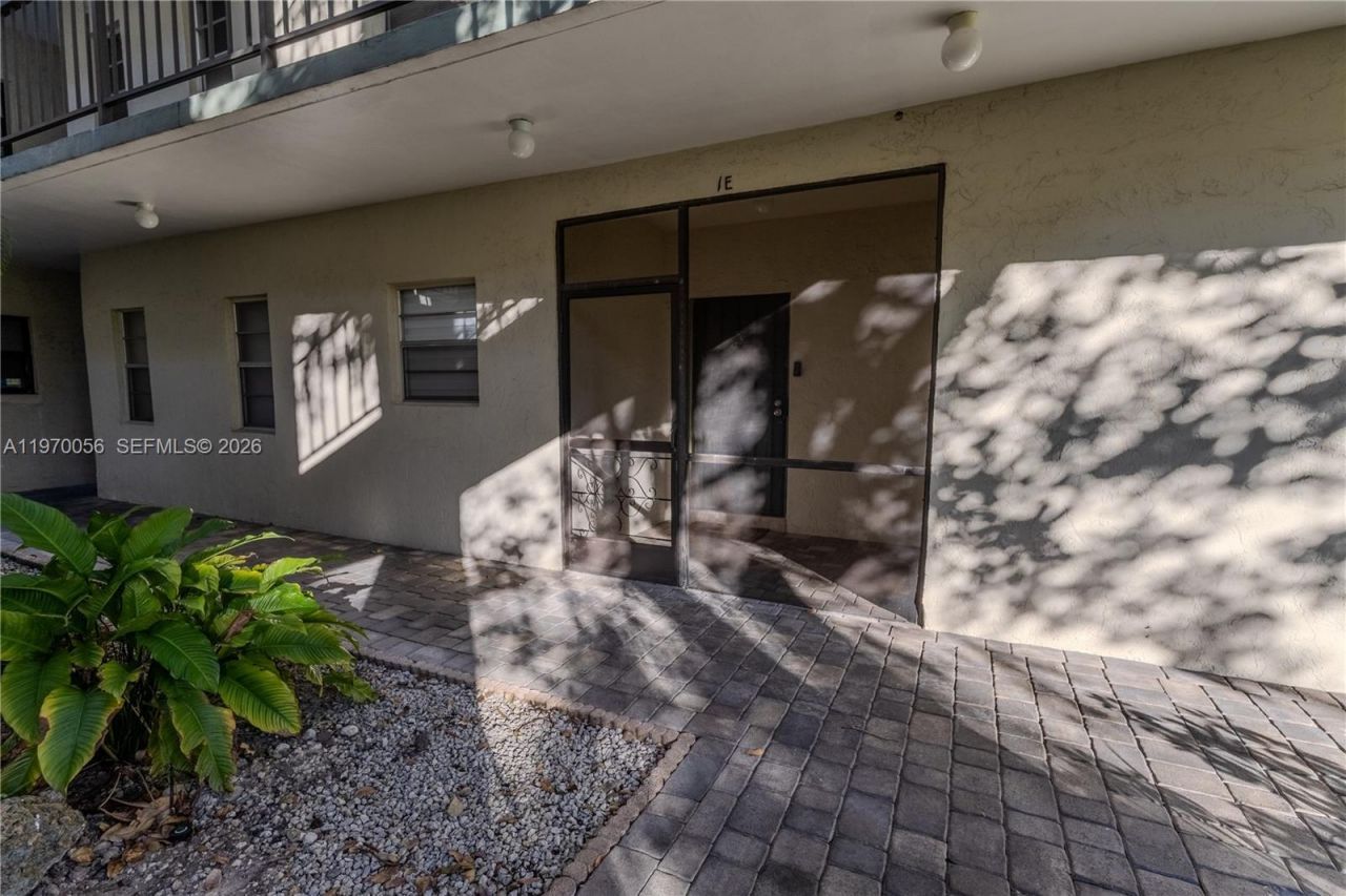 8931 N New River Canal Rd, Unit 1E, Plantation, FL 33324 Photo