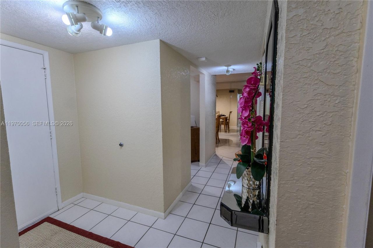 8931 N New River Canal Rd, Unit 1E, Plantation, FL 33324 Photo