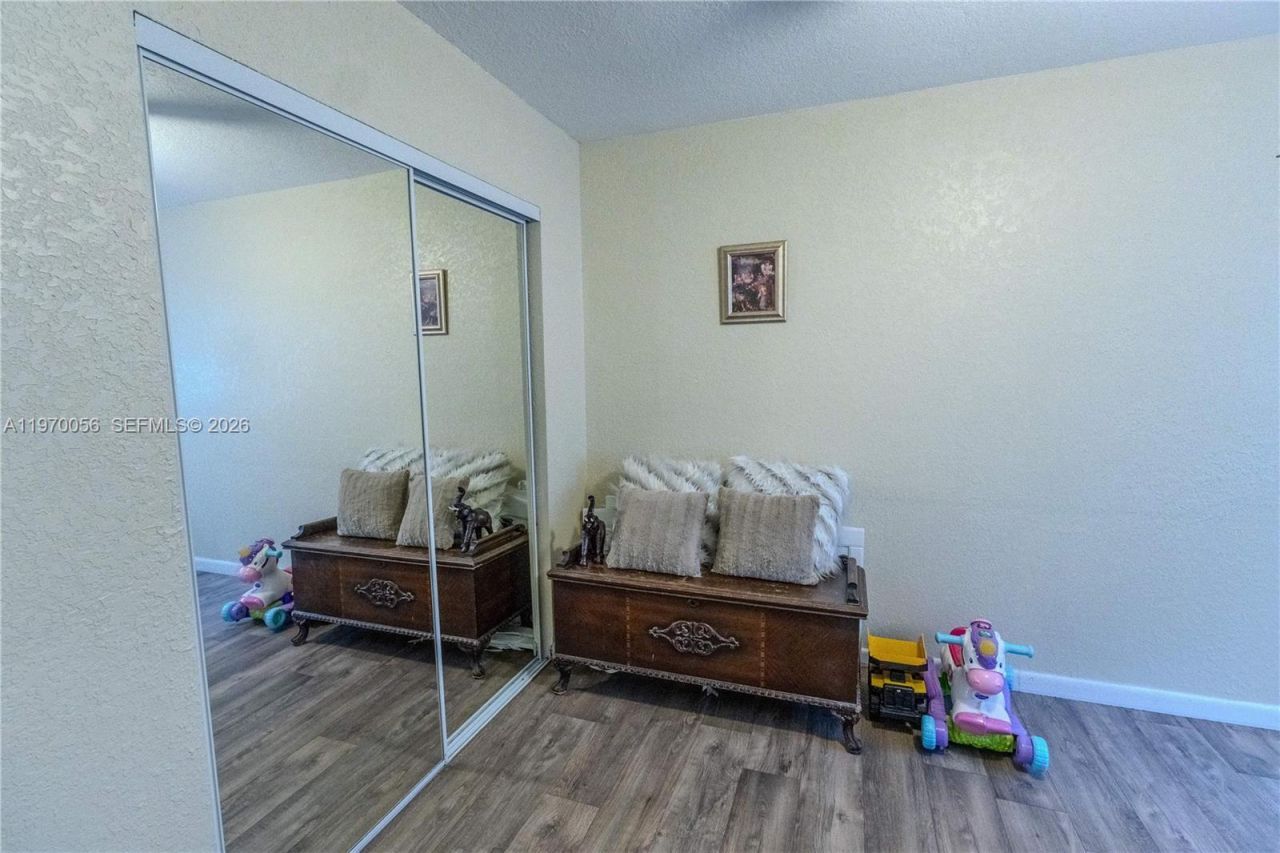 8931 N New River Canal Rd, Unit 1E, Plantation, FL 33324 Photo
