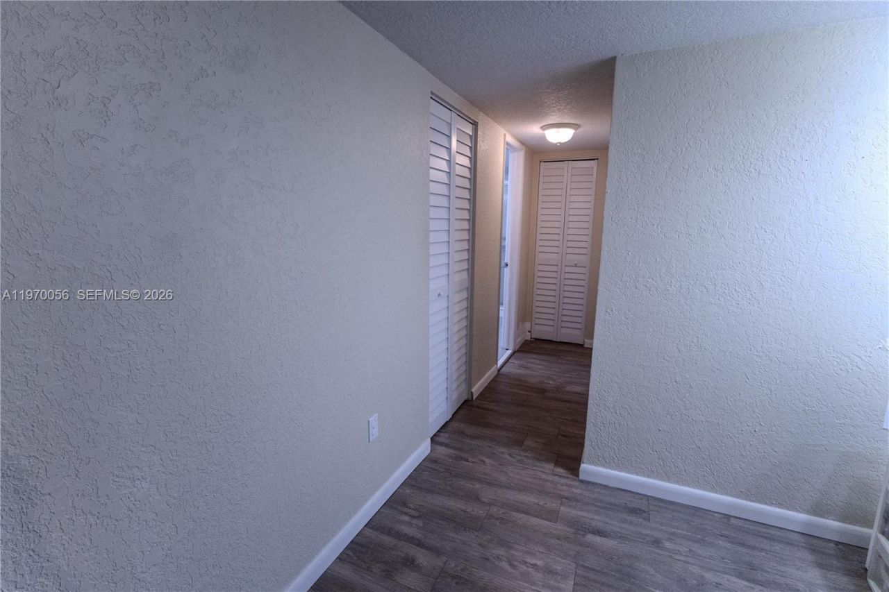 8931 N New River Canal Rd, Unit 1E, Plantation, FL 33324 Photo