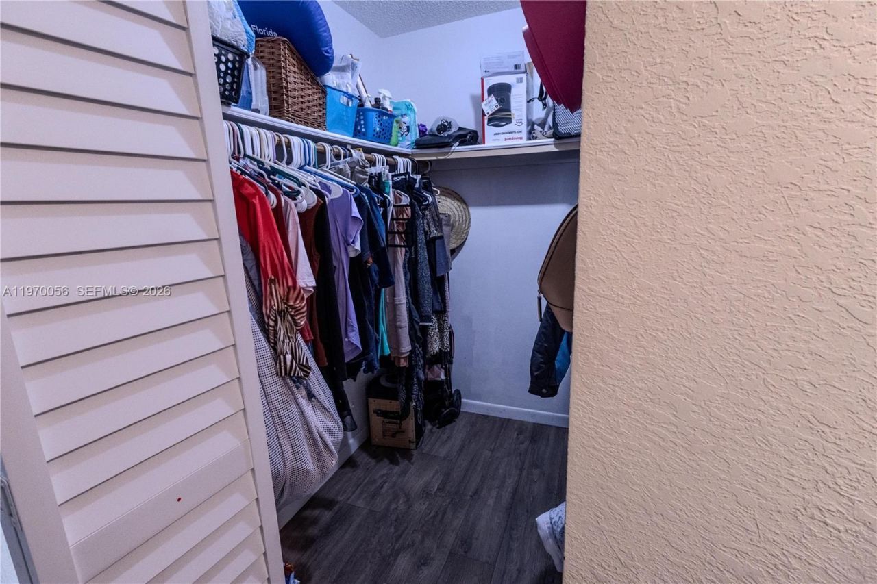 8931 N New River Canal Rd, Unit 1E, Plantation, FL 33324 Photo