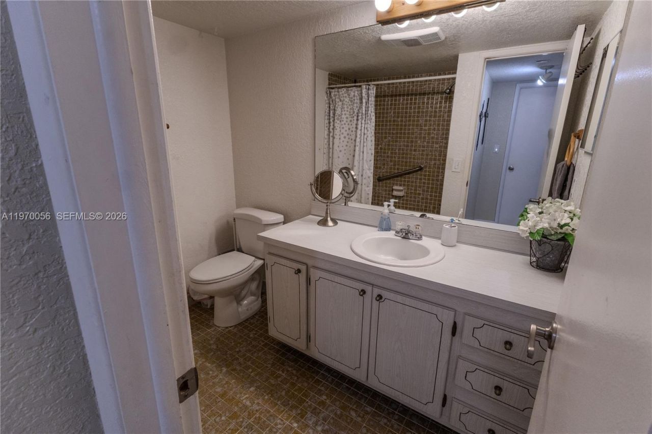 8931 N New River Canal Rd, Unit 1E, Plantation, FL 33324 Photo