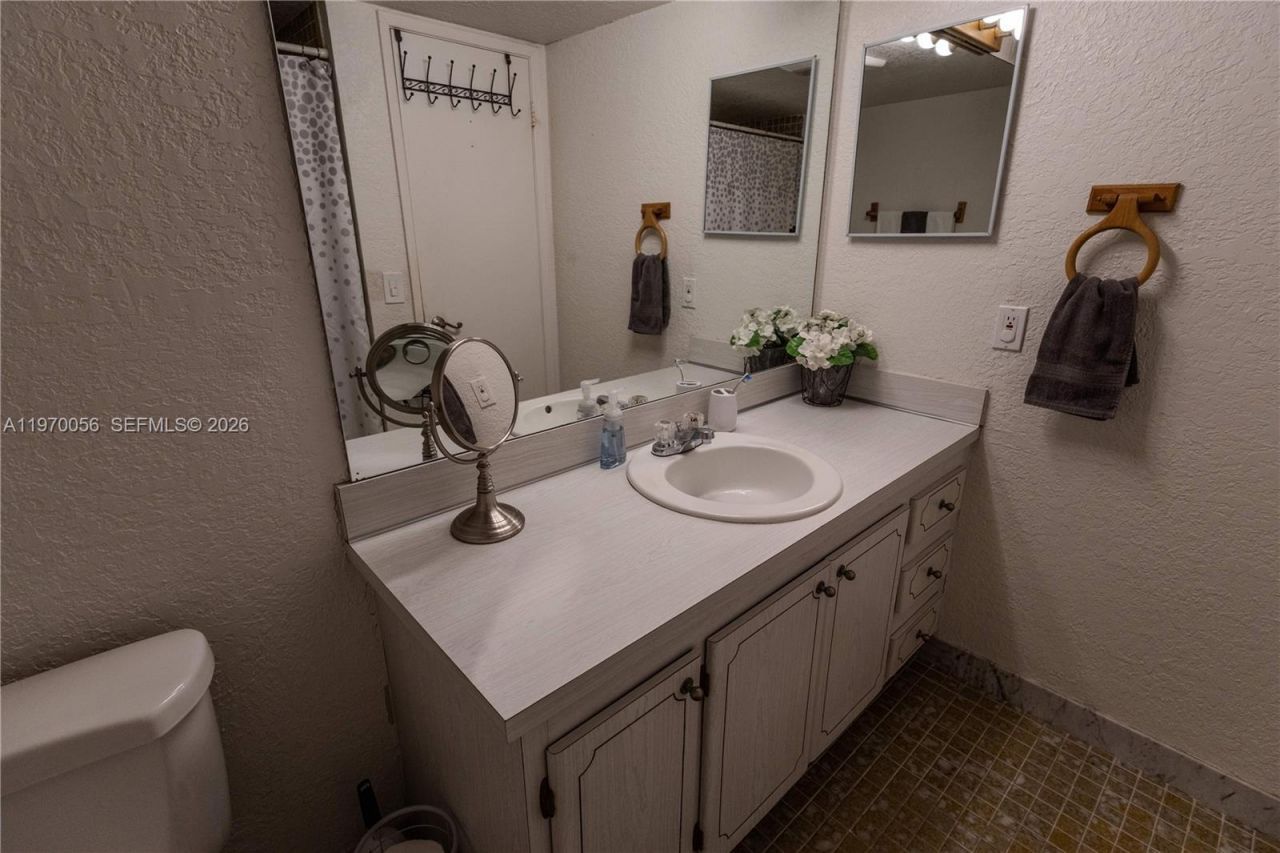 8931 N New River Canal Rd, Unit 1E, Plantation, FL 33324 Photo