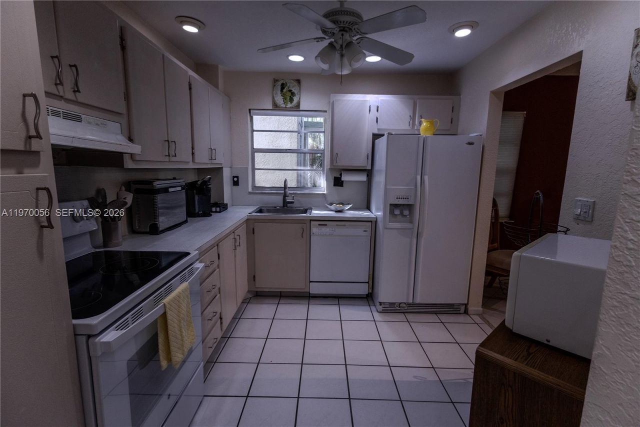 8931 N New River Canal Rd, Unit 1E, Plantation, FL 33324 Photo
