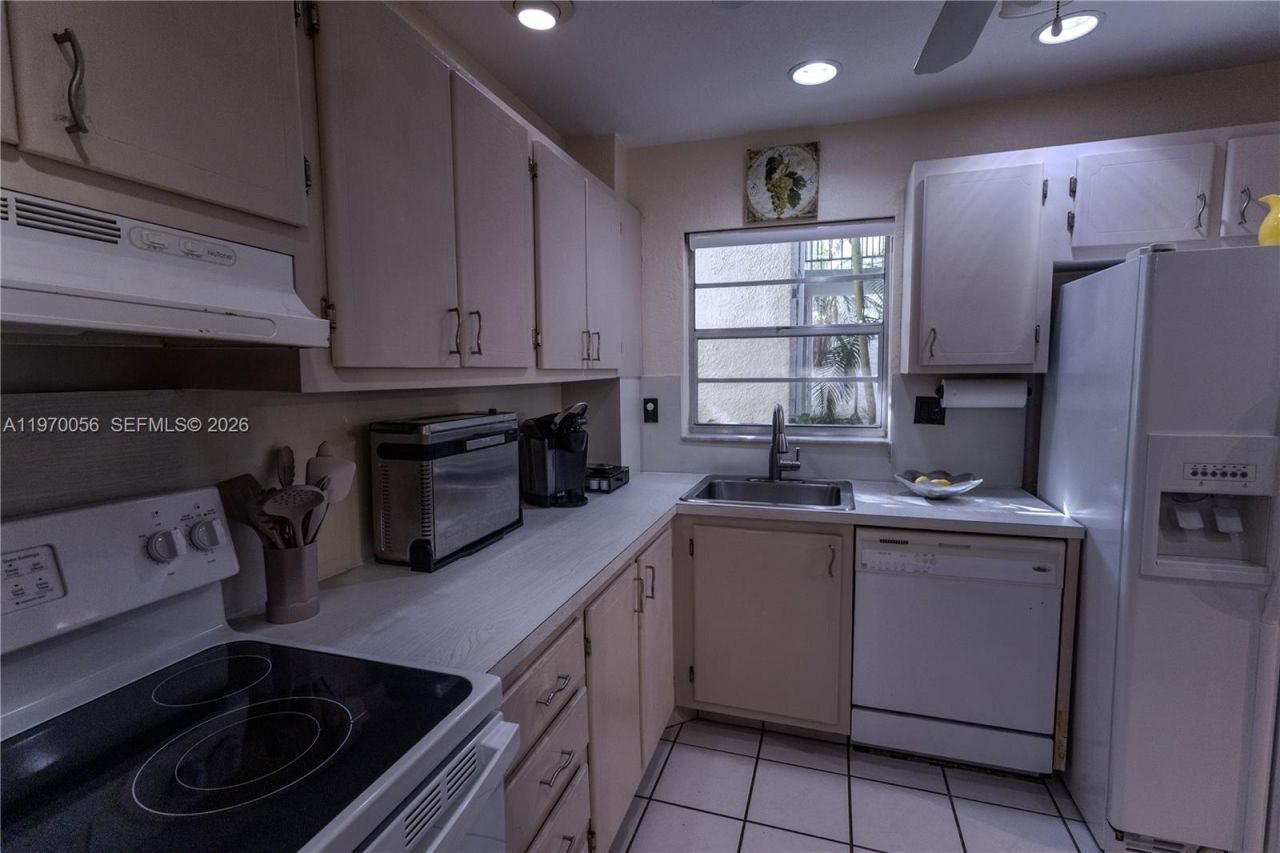 8931 N New River Canal Rd, Unit 1E, Plantation, FL 33324 Photo