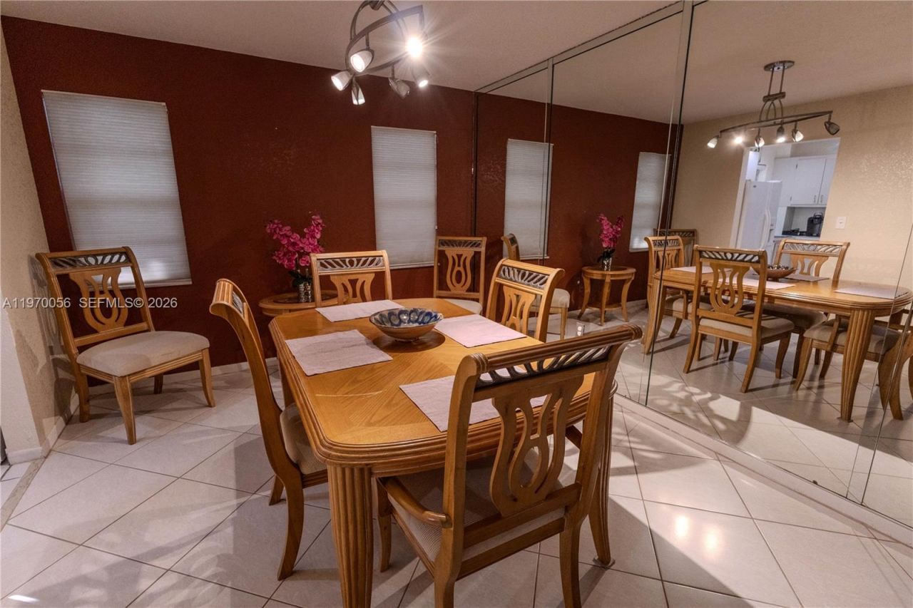 8931 N New River Canal Rd, Unit 1E, Plantation, FL 33324 Photo